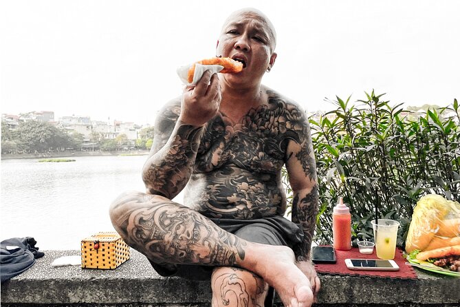Hanoi Street Photography with a Pro – Phone & Camera - Who will enjoy this most?