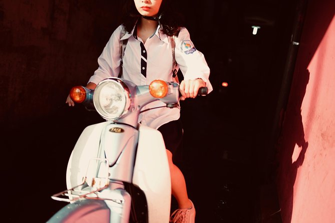 Hanoi Street Photography with a Pro – Phone & Camera - Finding Hanoi’s best street subjects