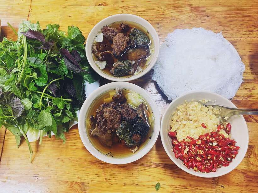 Hanoi: Vietnamese Street Food Tour with Egg Coffee - Why this food walk works so well in Hanoi