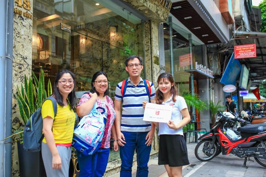 Hanoi Walking Street Food Tour & Cyclo Ride - Banh mi, pate, and the art of the quick meal