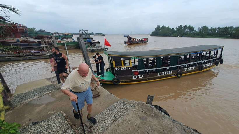 HCM: Mekong Delta Islands Boat & Tuk-Tuk Tour with Tastings - The narrow canal boat ride