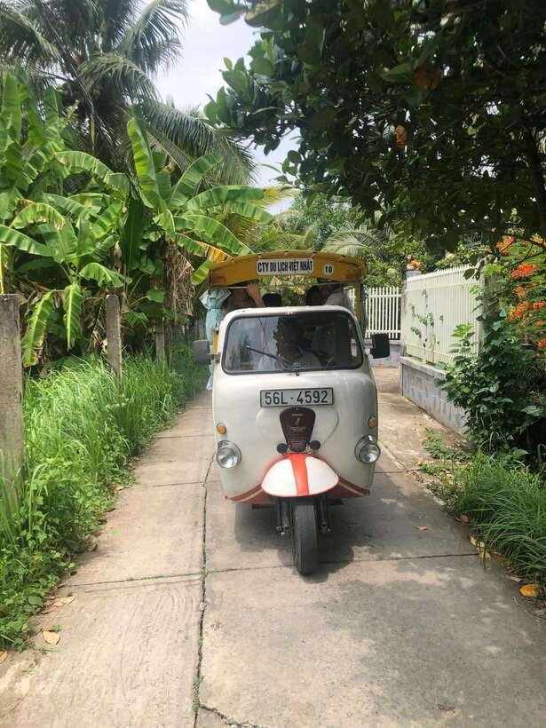 HCM: Mekong Delta Islands Boat & Tuk-Tuk Tour with Tastings - What the guides add to the experience