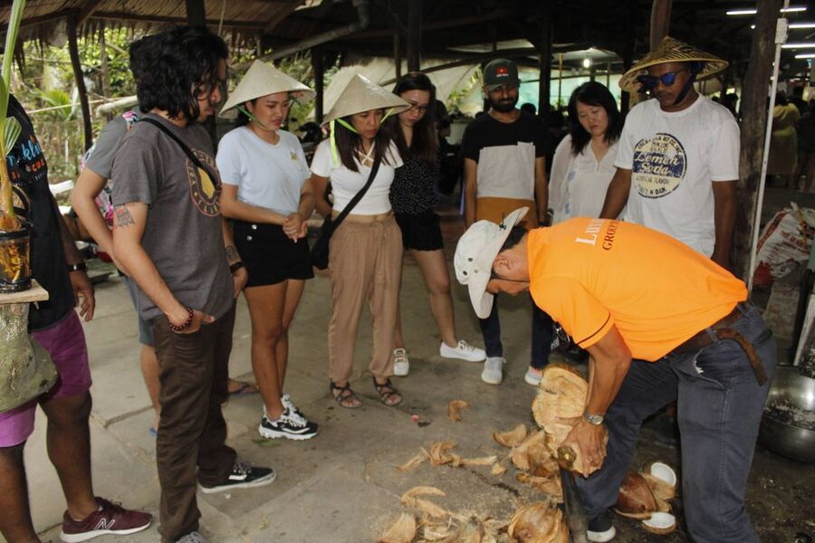 HCM: Mekong Delta, My Tho & Ben Tre Coconut Village - The sampan through the coconut canals