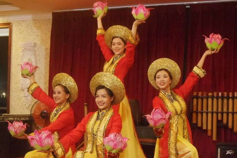 HCM: Saigon River Dinner Cruise - Why a River Cruise Works So Well at Night