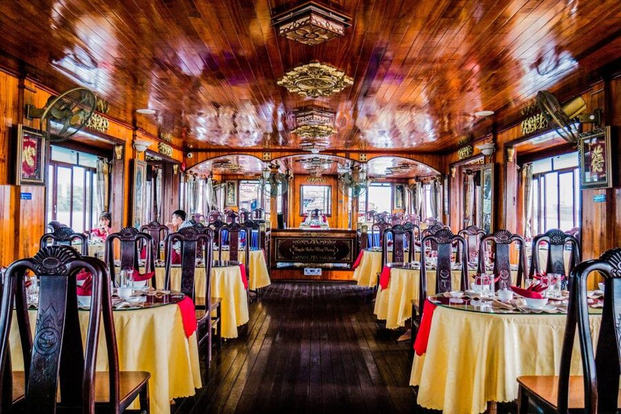 HCM: Saigon River Dinner Cruise - What You See from the Saigon River
