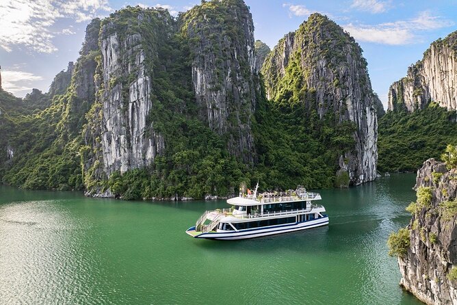 Hercules Grand Day Cruise Tour, Sung Sot Cave,Titop, Luon Cave - Sung Sot Cave and its huge chambers