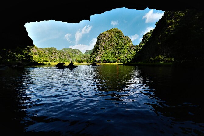 Hidden Ninh Binh Luxury Full Day Group Tour (Tam Coc - Hoa Lu) - Guides, vehicle, and group size