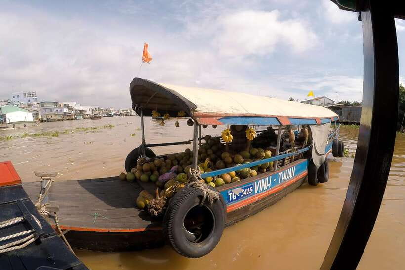 Ho Chi Minh City: Mekong Delta Tour with Sampan Journey - Fruit, honey tea, and folk music at Unicorn Islet