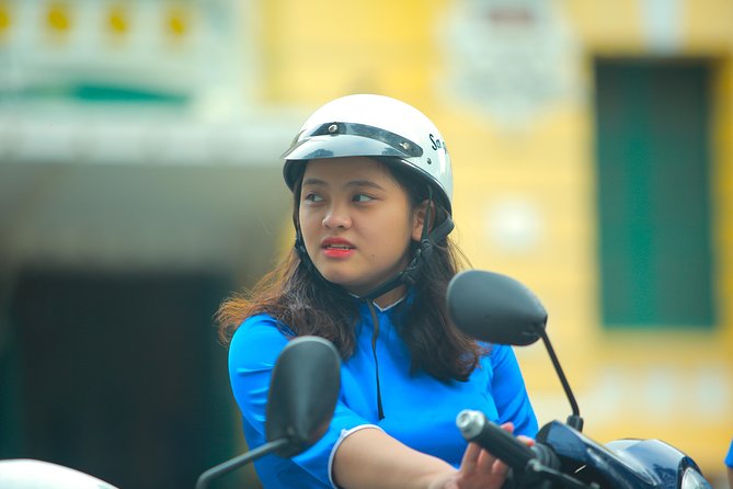 Ho Chi Minh City Tour by Motorbike with Female Riders | KissTour - Meeting your guide and getting on the road