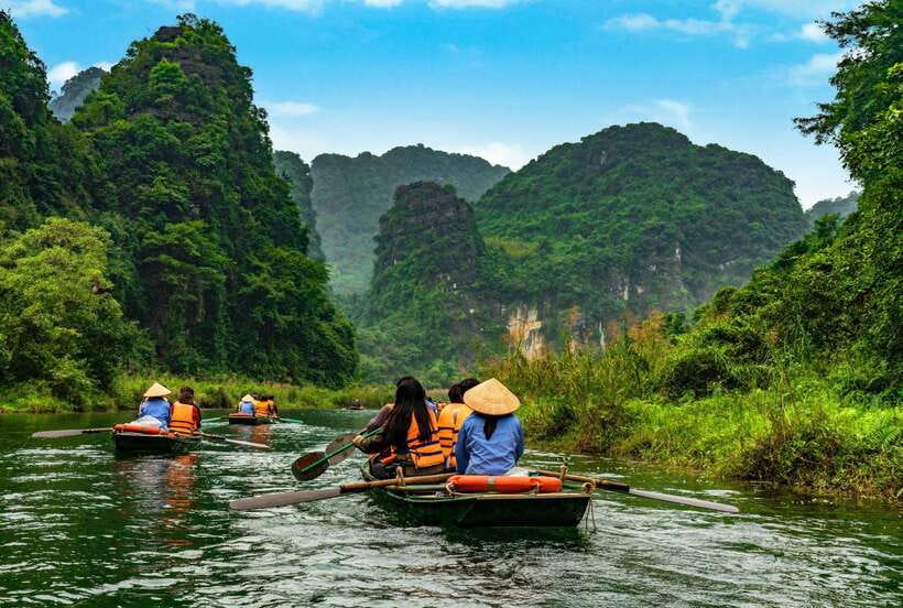 Hoa Lu, Tam Coc, & Mua Cave Day Trip with Lunch & Limousine - Key points to know before booking