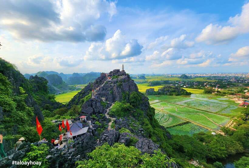 Hoa Lu, Tam Coc, & Mua Cave Day Trip with Lunch & Limousine - A Ninh Binh buffet with local dishes