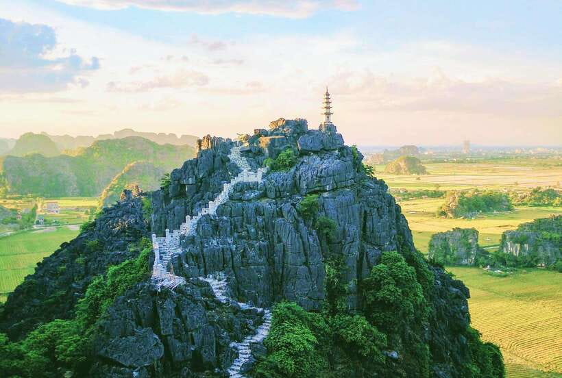 Hoa Lu, Tam Coc, & Mua Cave Day Trip with Lunch & Limousine - The 500 steps to Mua Cave