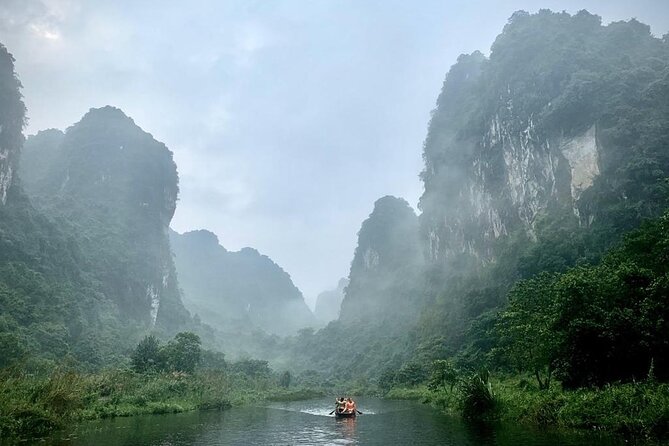 Hoa Lu - Tam Coc - Mua Cave Full Day - LIMOUSINE - Tam Coc by bamboo sampan