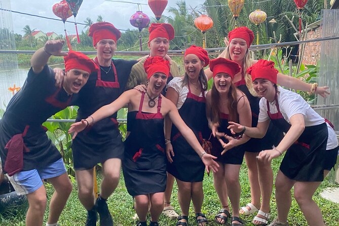 Hoi An Cooking Class(Local market,Basket Boat,Fishing & Cooking) - A market lesson before the cooking begins