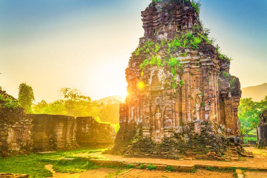 Hoi An/Da Nang: My Son Afternoon tour: Banh my and Cruise - The one-hour ride to the sanctuary