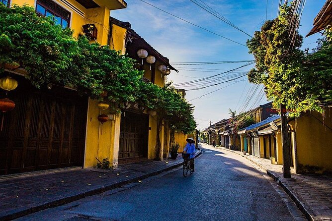 Hoi An Half Day Private Tour from Da Nang/ Hoi an - Crossing the Japanese Bridge