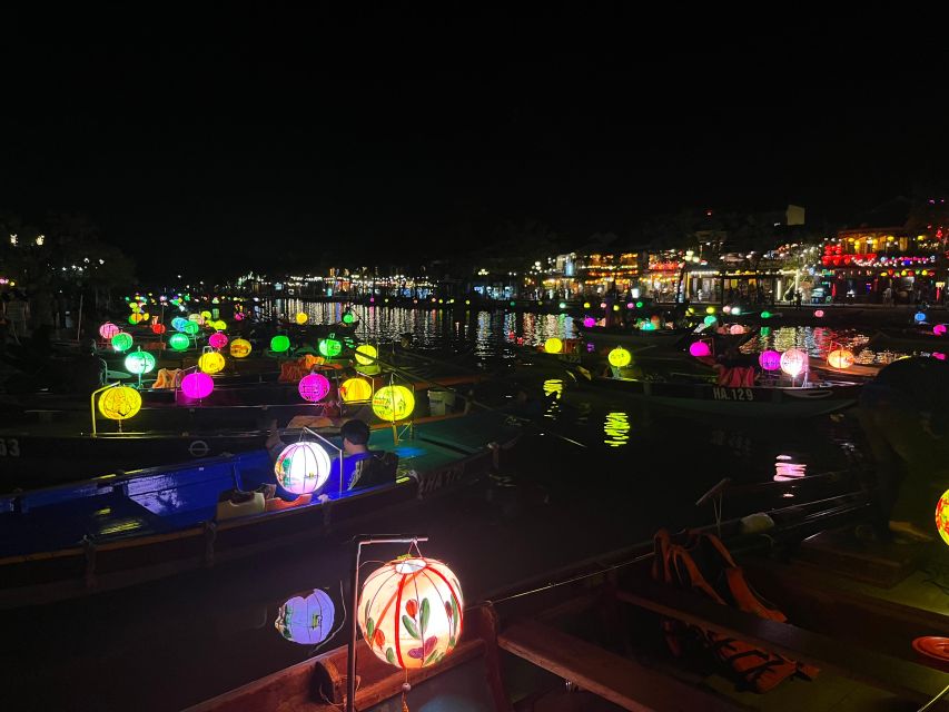 Hoi An hiden food adventure - Walking beside the Hoai River to Chua Cau