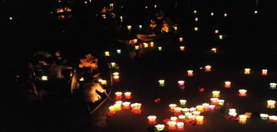 Hoi An : Hoai River Boat Trip by Night and Floating Lantern - Hoi An by river after dark
