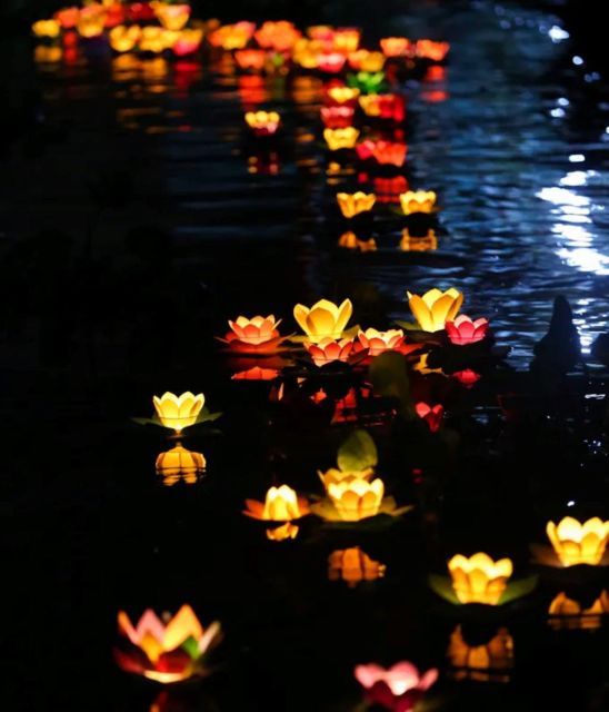 Hoi An : Hoai River Boat Trip by Night and Floating Lantern - Crowds, queues, and the best time to book