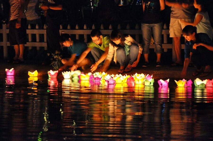 Hoi An: Hoai River Night Boat Trip and Floating Lantern - What the Hoai River boat trip is really like