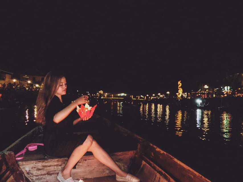 Hoi An: Hoai River Night Boat Trip and Floating Lantern - Why the small boat size matters