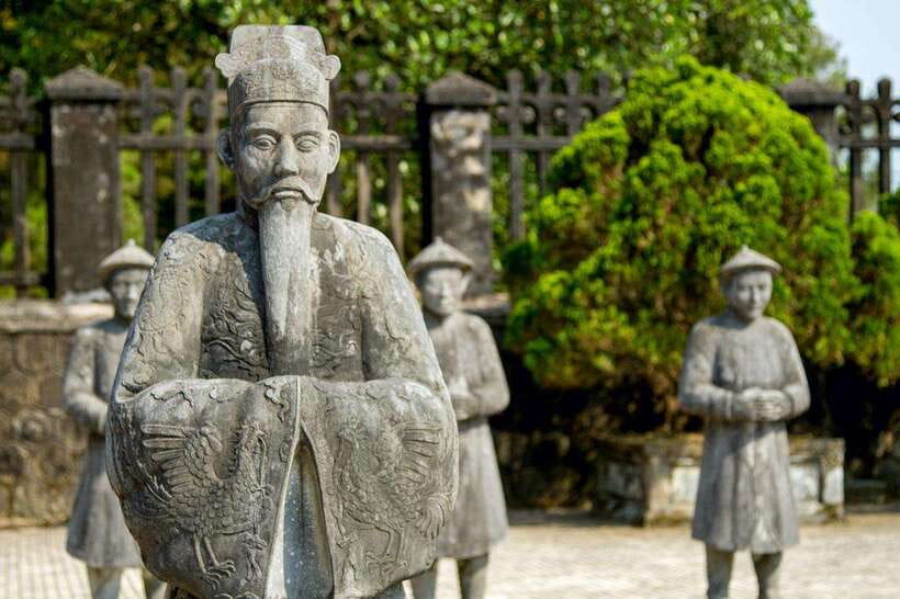Hoi An: Imperial Hue And Scenic Hai Van Pass Discovery Tour - Khai Dinh Tomb in Thirty Minutes