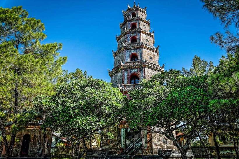 Hoi An: Imperial Hue And Scenic Hai Van Pass Discovery Tour - Guide Quality and Group Size