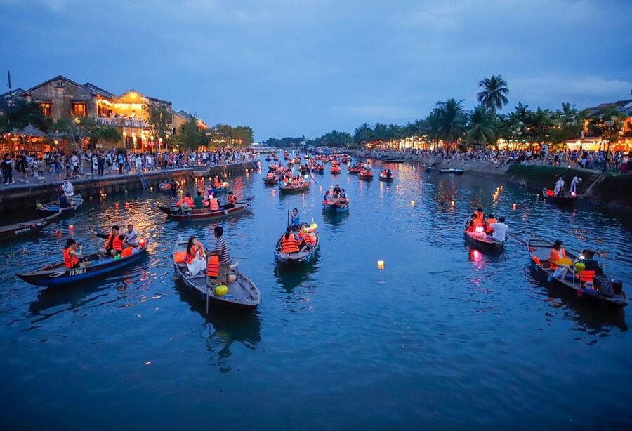 Hoi An Lantern Boat Ride on the Thu Bon River - Lighting the Flower Lantern