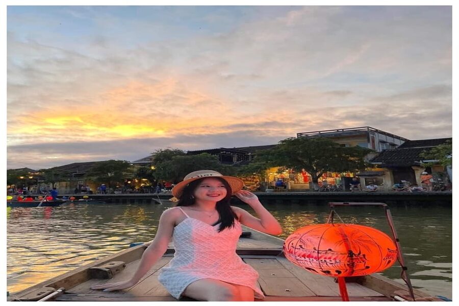 Hoi An : Lantern Boat Trip & Release Lantern - Is $7 good value for 20 minutes?