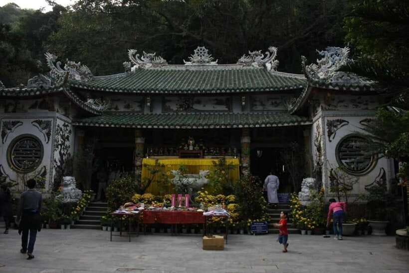 Hoi An: Marble Mountain, Am Phu Cave and Monkey Mountain - Am Phu Cave turns the visit into a lesson