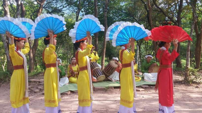 Hoi An: My Son Sanctuary 8 am/1 pm - The group size and transport balance