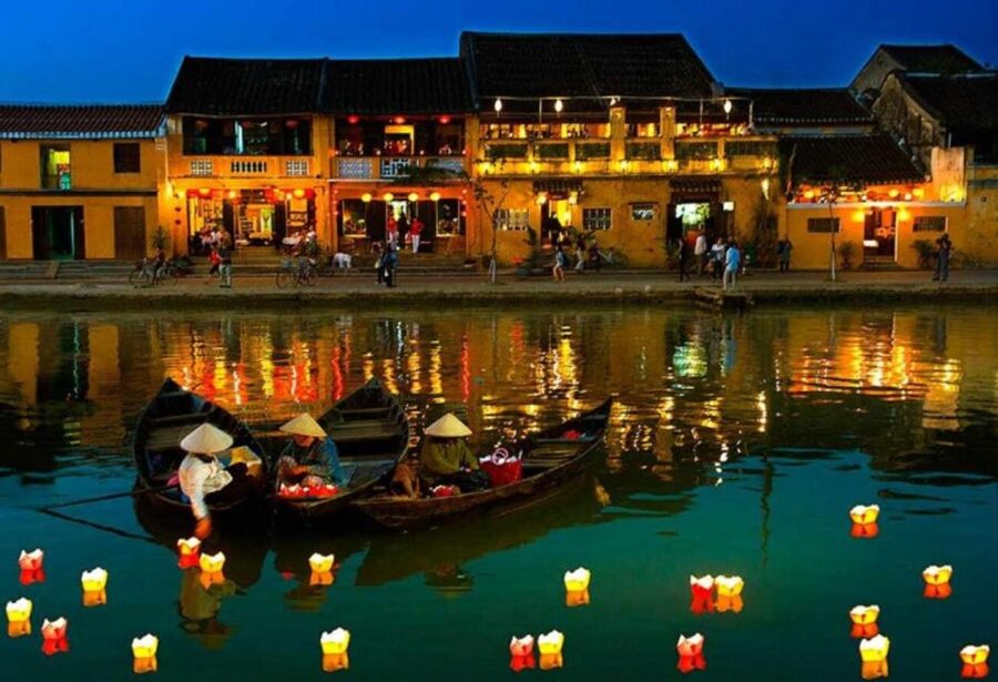 Hoi An: Night Boat Trip and Release Lantern at Hoai River - Meeting at 140 Tran Phu Street