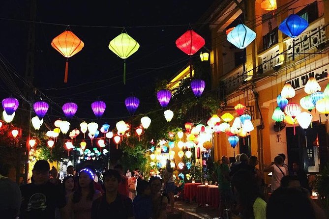 Hoi An Night Market with Hoi an walking Tour , Colourful Lanterns, Boat Ride - What the private format adds