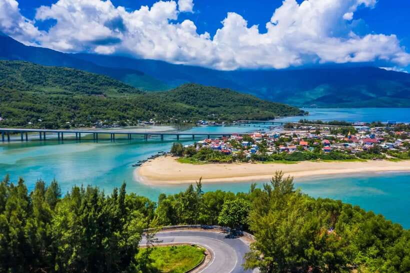 Hoi An: Private Car To/From Hue via Multi Attraction( 1-Way) - The optional routes change the character of the day