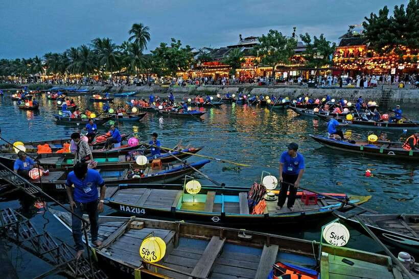 Hoi An: River Lantern Boat Experience with Free 5G eSIM - What the 20-minute Hoai River ride feels like