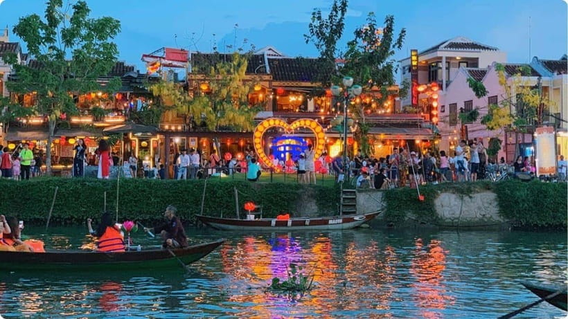 Hoi An: River Lantern Boat Experience with Free 5G eSIM - Crowds, weather, and the best time to go