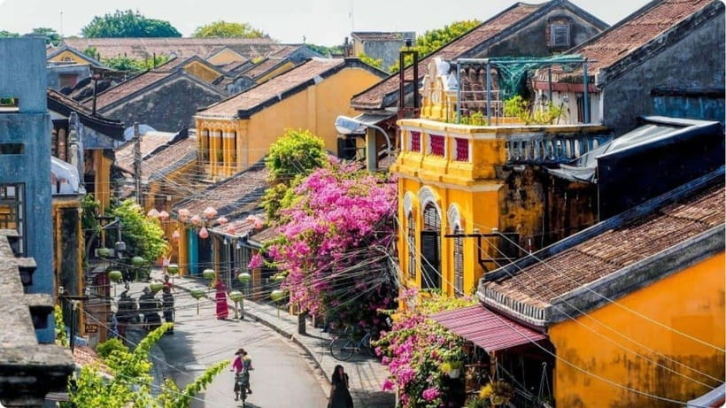 Hoi An: River Lantern Boat Experience with Free 5G eSIM - Accessibility and boarding considerations