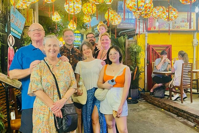 Hoi An street food tour with Billy - Guides shape the evening