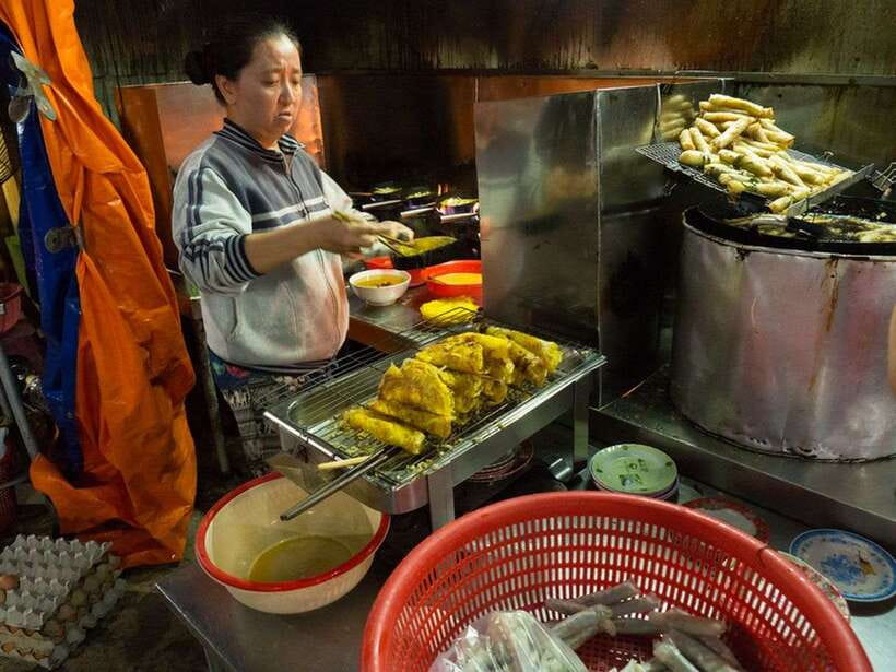 Hoi An: Sunset Food Tasting Tour - Rain, comfort, and practical limits