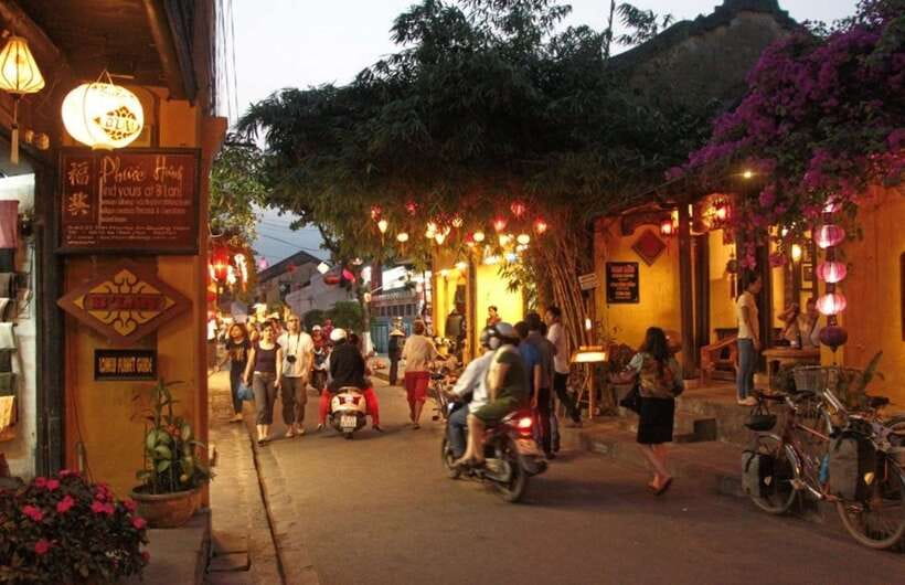 Hoi An: Sunset Food Tasting Tour - Small sweets and Central Vietnamese flavors