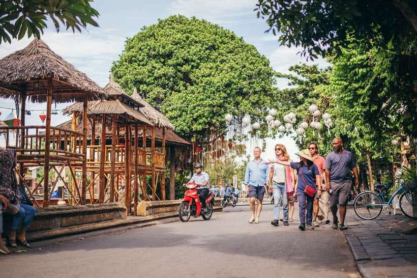 Hoi An: Sunset Food Tasting Tour - A local beer and stories at the end