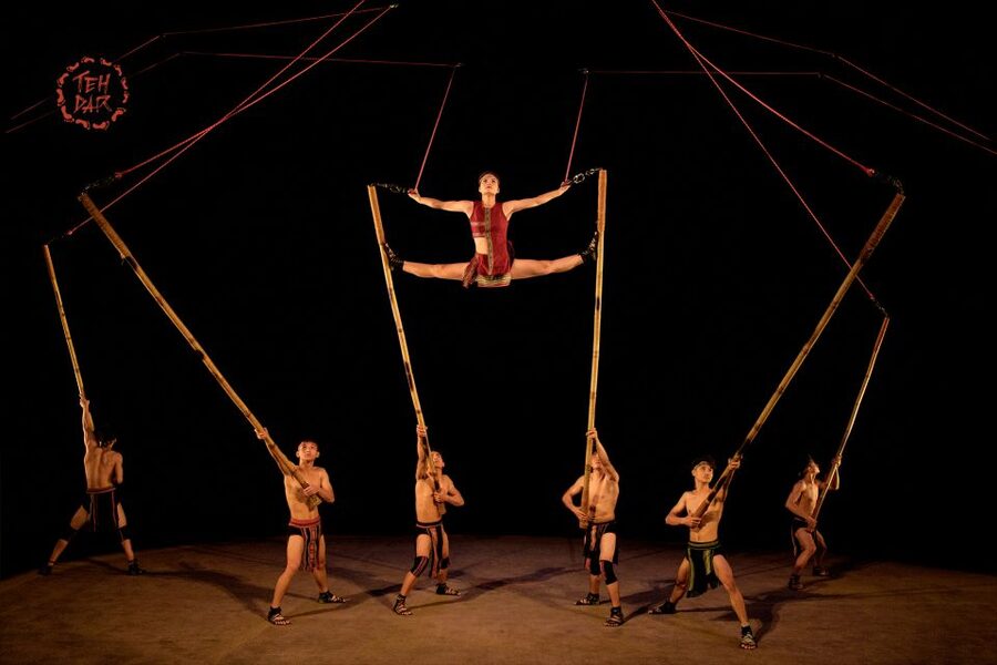 Hoi An: Teh Dar Vietnamese Bamboo Circus at Lune Center - Bamboo Poles, Rope, and Acrobatic Skill