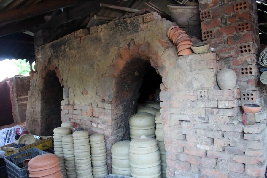 Hoi An: Thanh Ha Village Tour with Pottery Making and Gift - Finishing with the traditional pot-breaking game