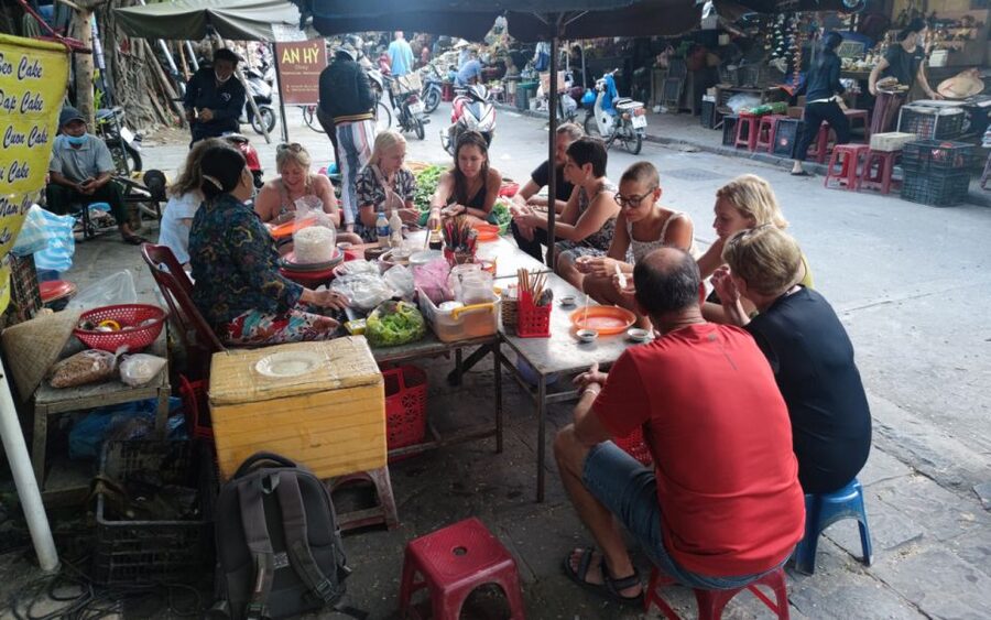 Hoi An Vegan Food Tour - White Roses in a 300-year-old house
