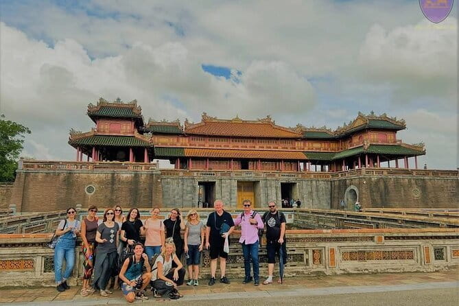 Hoi An Walking Tour, Sampan Boat Trip , Foodie Tour by Night - The sampan ride and lantern wish