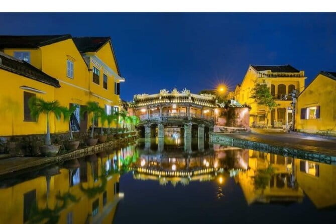 Hoi An Walking Tour, Sampan Boat Trip , Foodie Tour by Night - Walking through Hoi An’s old streets