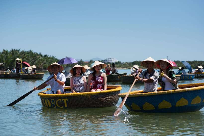 Hoian/Danang: Eco Cooking Class, Cruise Trip, Basket Boat - Starting at the market with a chef