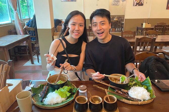 (HOT) Hanoi Guided Street Food and Train Street Tour with Local - Strolling through the Old Quarter