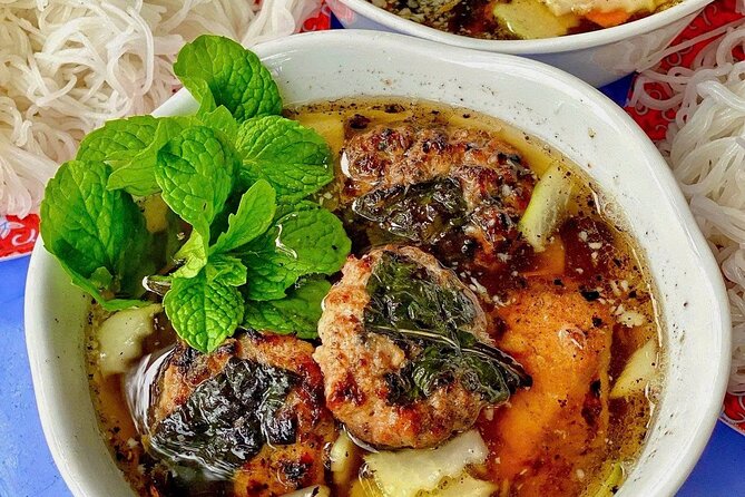 (HOT) Hanoi Guided Street Food and Train Street Tour with Local - Hoan Kiem Lake and the walking streets