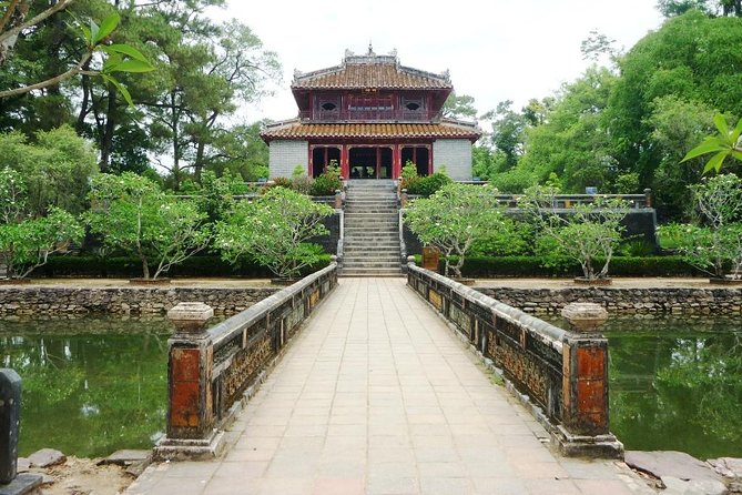 Hue City Day Tour with Dragon Boat from Hue or Danang, Hoi An - Car, motorbike, or private guide?